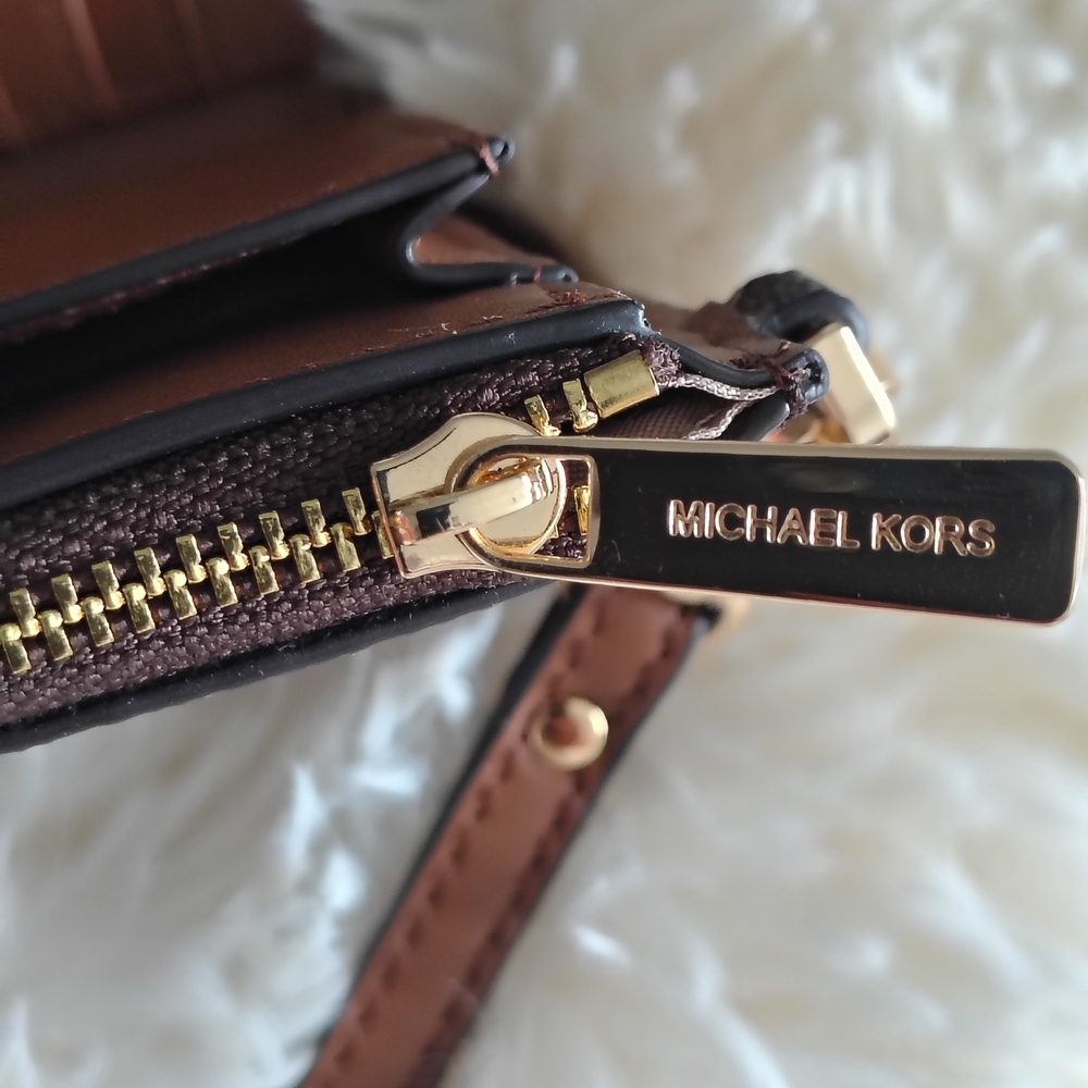 Michael Kors Signature Brown Wristlet NWOT - Picture 8 of 15